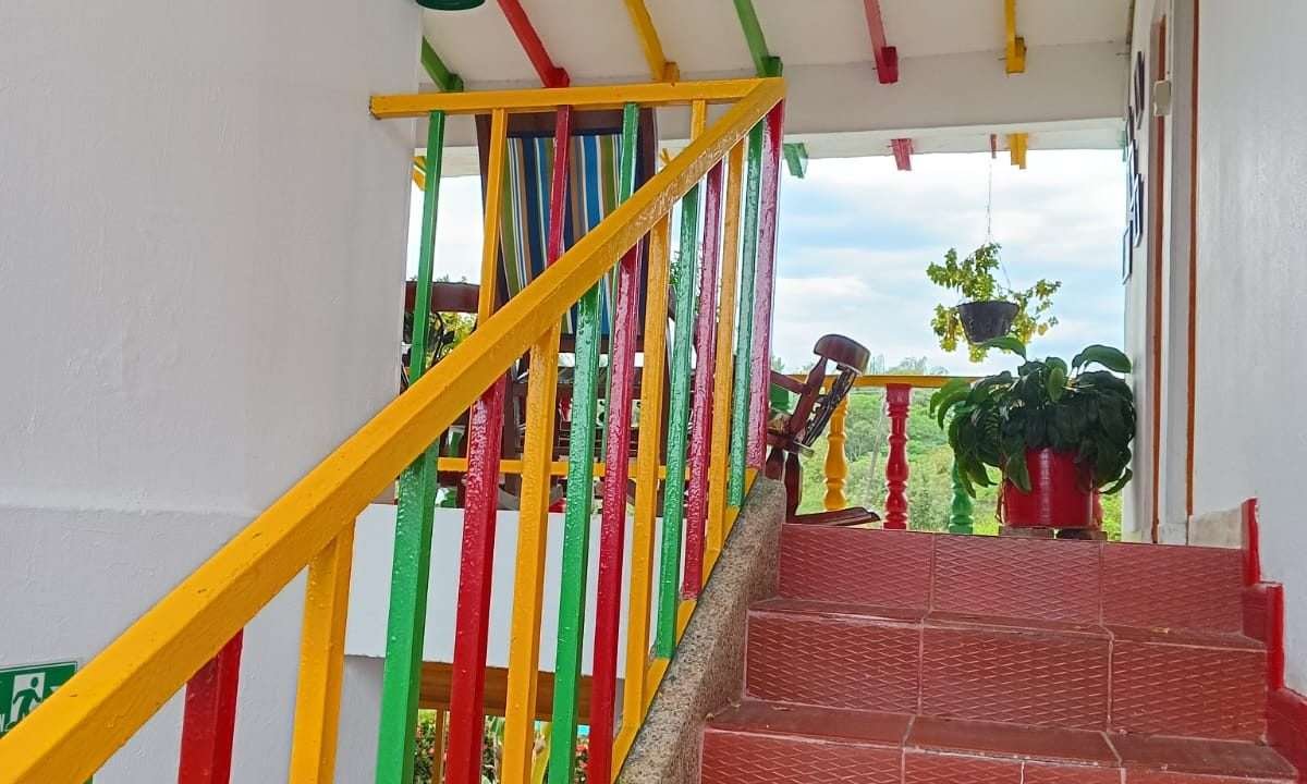 Escalera al 2do piso