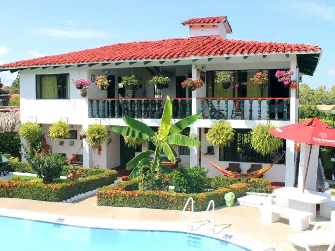finca la antioqueñita con piscina privada en carmen de apicala tolima